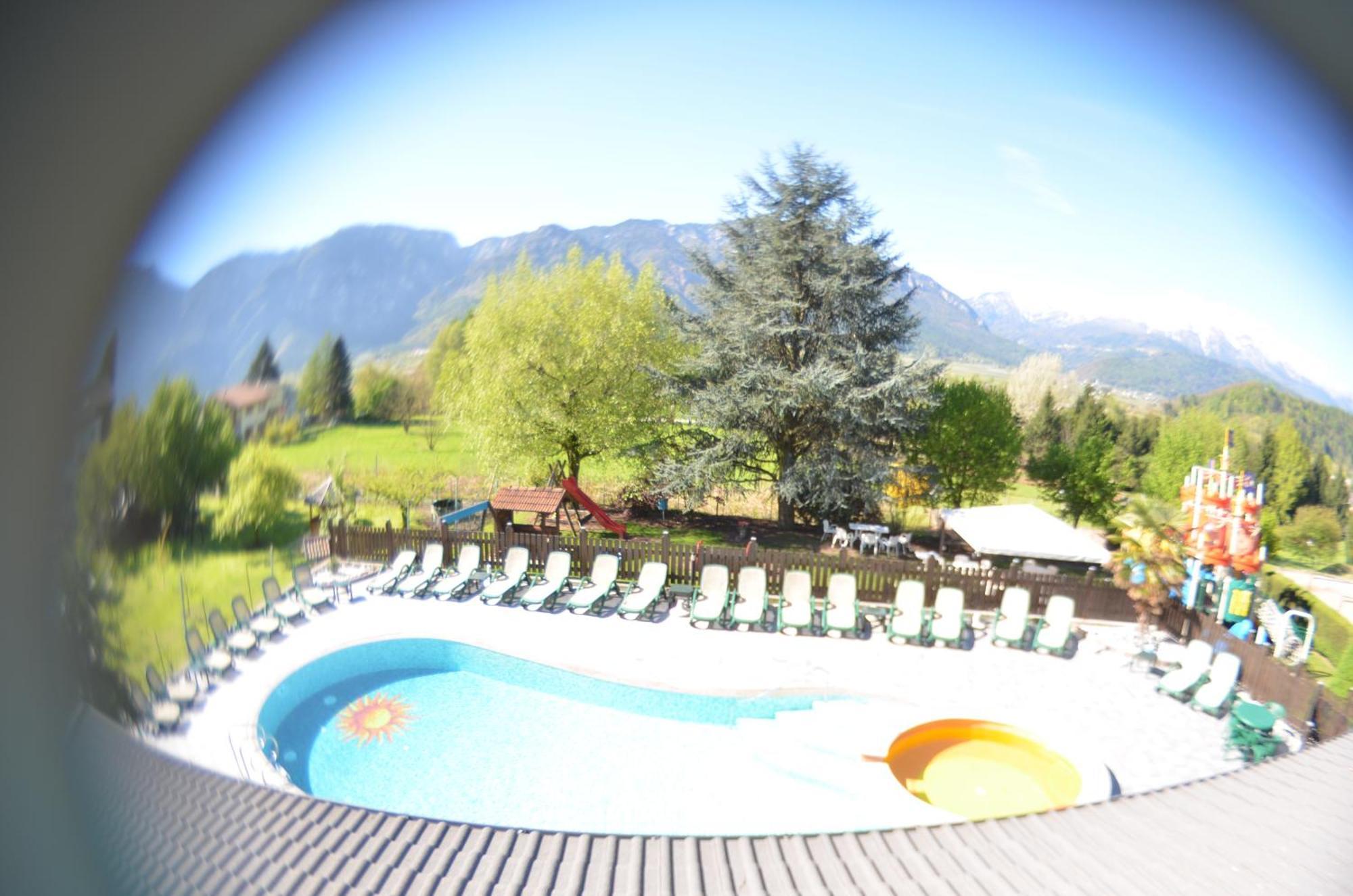 Family Hotel Primavera Levico Terme Bagian luar foto