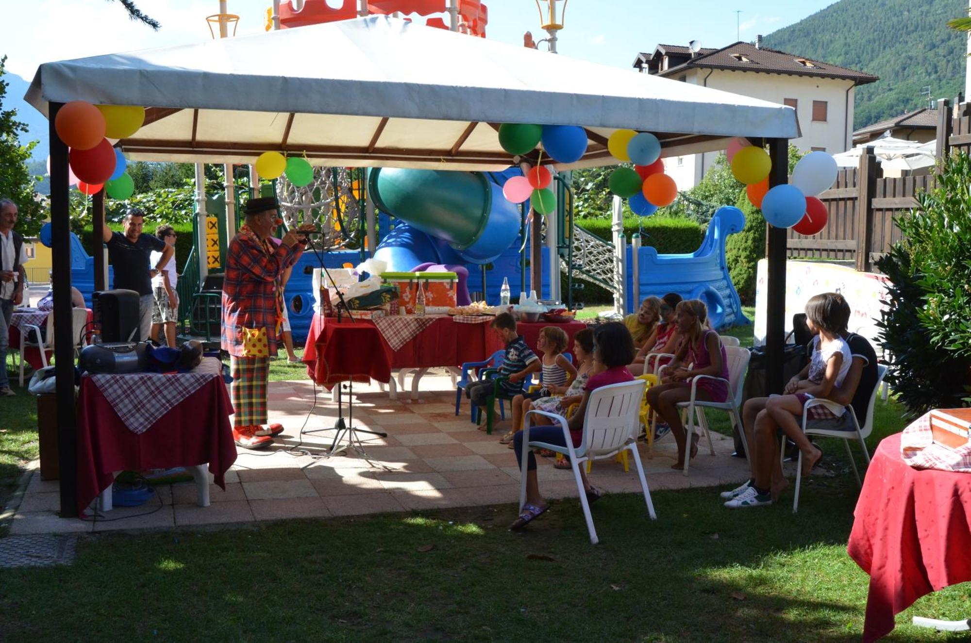 Family Hotel Primavera Levico Terme Bagian luar foto