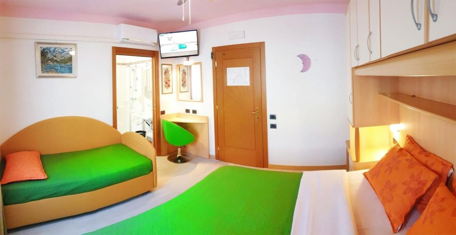 Family Hotel Primavera Levico Terme Bagian luar foto