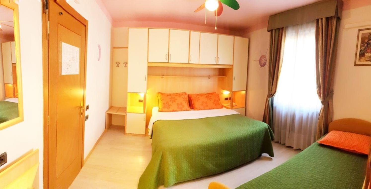 Family Hotel Primavera Levico Terme Bagian luar foto
