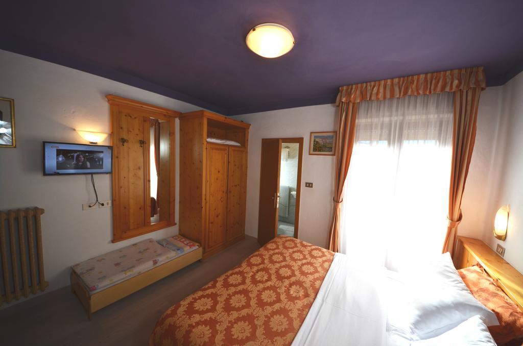 Family Hotel Primavera Levico Terme Bagian luar foto