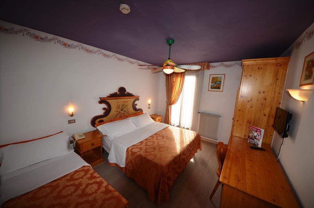 Family Hotel Primavera Levico Terme Bagian luar foto