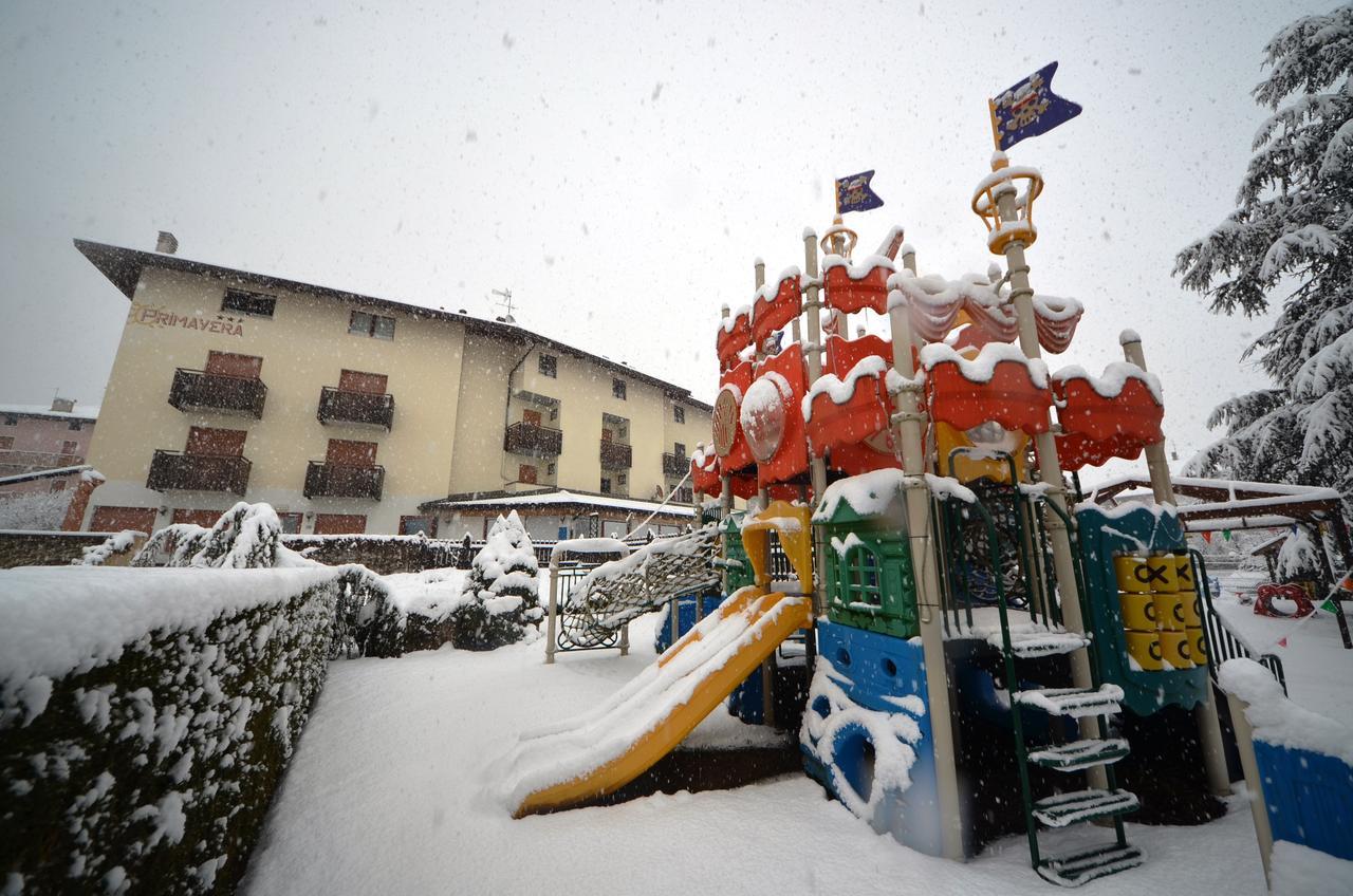 Family Hotel Primavera Levico Terme Bagian luar foto