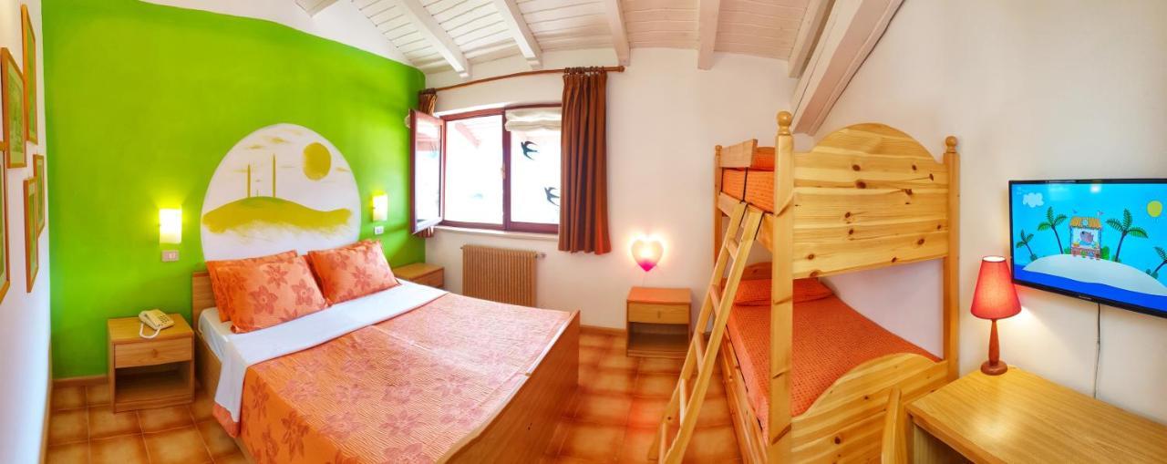 Family Hotel Primavera Levico Terme Bagian luar foto