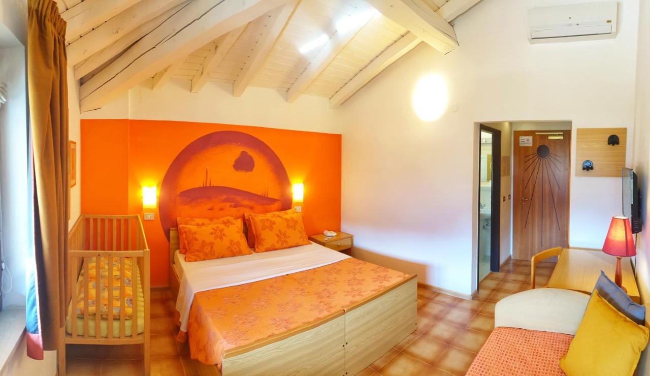 Family Hotel Primavera Levico Terme Bagian luar foto